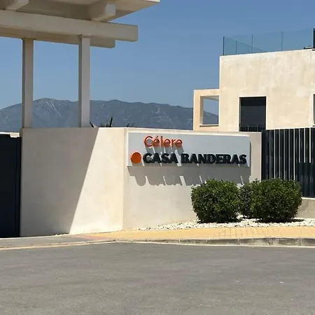Casa Banderas Piscines Padel Sport Barbecue Cascades Et Vue