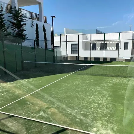 Casa Banderas Piscines Padel Sport Barbecue Cascades Et Vue